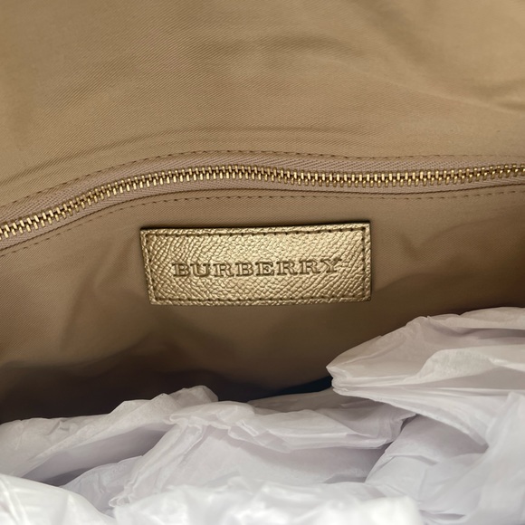 Burberry Haymarket Salisbury Tote Bag - Picture 6 of 10